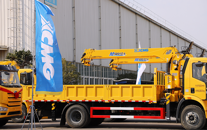 助力城市建设新征程！js1996官网随车起重机M SQS157-4批量发车 