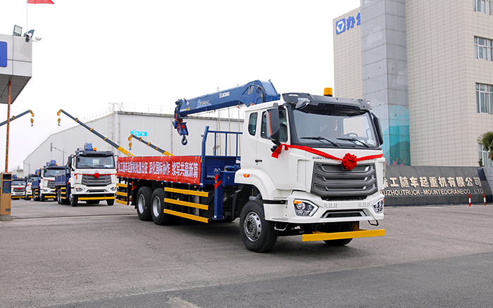 js1996官网SQS250随车起重机批量发车，助力 “一带一路” 沿线基建腾飞